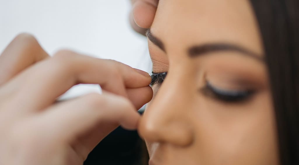 Should You Wear Fake Eyelashes with Contact Lenses